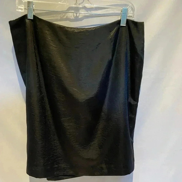 Banana Republic BR Monogram Silky Black Skirt, size 14 - Picture 5 of 10